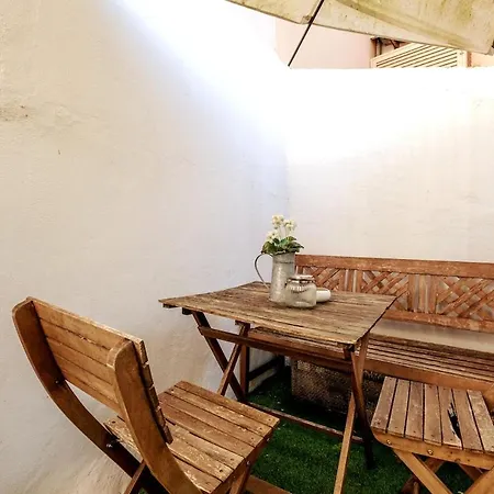 Citadel Crest First Floor アパート *